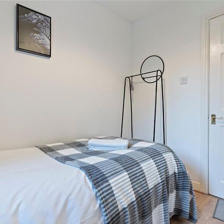 Lovely 4Br House In The City With Parking Londres Exterior foto